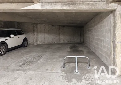 Parking à Paris (75008)