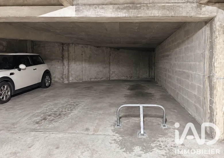 Parking 20 m² · à Paris · 20 m² · 28 000 €