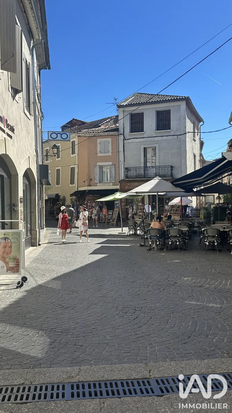 Local commercial 30 m² · à L'Isle-sur-la-Sorgue · 30 m² · 142 948 €