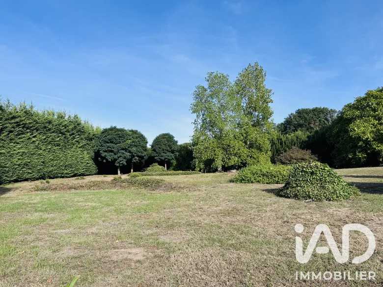 Terrain à bâtir à Crespières (78121) · 349 900 €