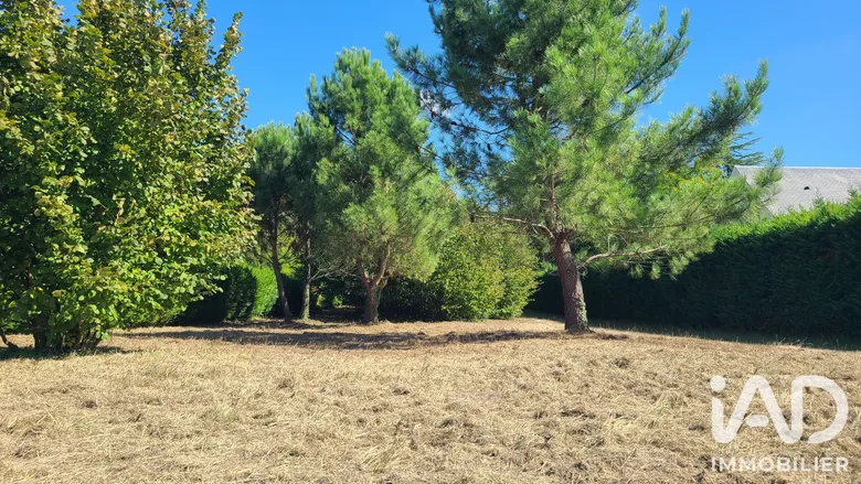 Terrain à bâtir à NOYANT-VILLAGES (49390) · 15 000 €
