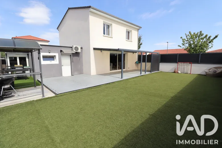 Maison 5 pièces 93 m² · à Saint-Beauzire · 93 m² · 279 000 €