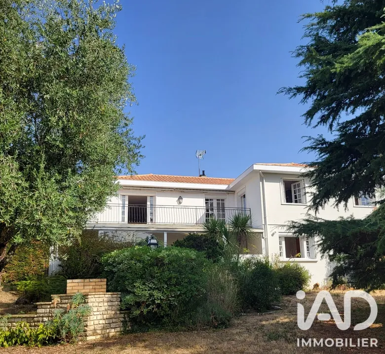 Maison 7 pièces 220 m² · à Niort · 220 m² · 365 000 €