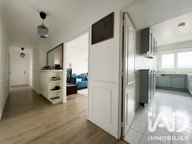 Apartment in Courbevoie (92400)