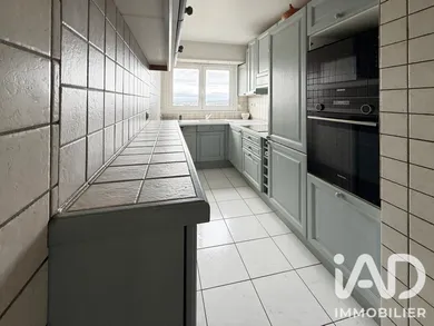 Apartment in Courbevoie (92400)
