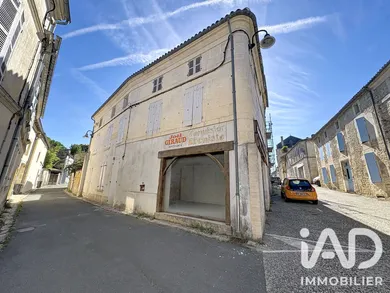 Maison de ville à Burie (17770)