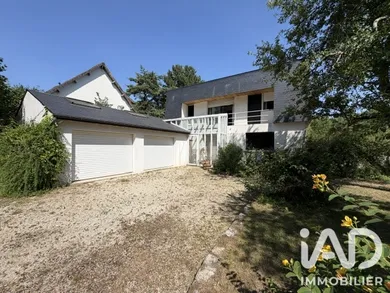 Maison d'architecte à Saint-Sauveur-sur-École (77930)