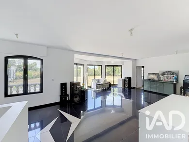 Architectural house in Pontault-Combault (77340)