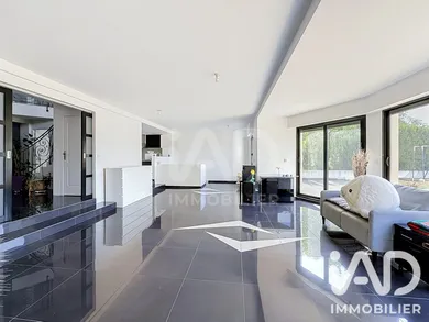 Architectural house in Pontault-Combault (77340)
