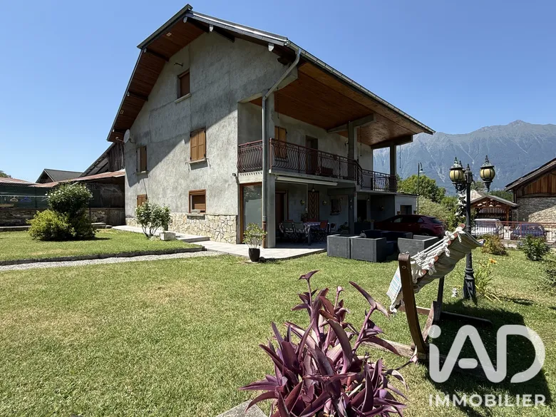 Maison 5 pièces 216 m² · à Bourgneuf · 216 m² · 325 500 €