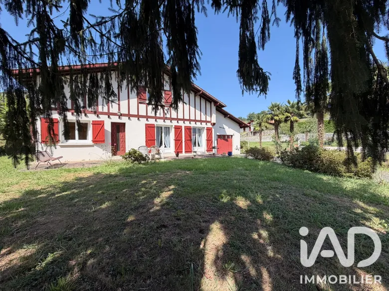 Maison 8 pièces 122 m² · à Louhossoa · 122 m² · 472 500 €