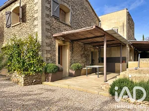 Lodge in Vers-Pont-du-Gard (30210)
