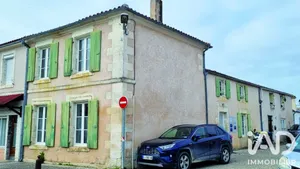 Maison de village à Salles-sur-Mer (17220)