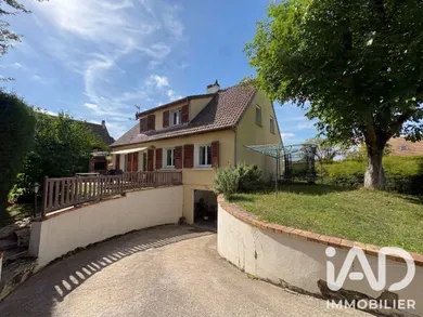 Maison traditionnelle à Villaines-sous-Bois (95570)
