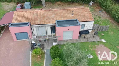 Detached house in Val en Vignes (79150)