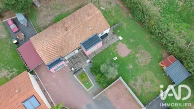 Detached house in Val en Vignes (79150)