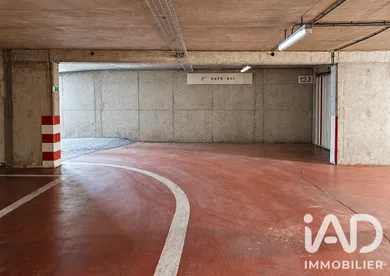 Parking à PARIS (75116)