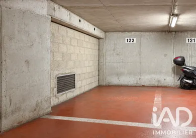 Parking à PARIS (75116)