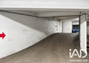 Parking in Paris (75009)