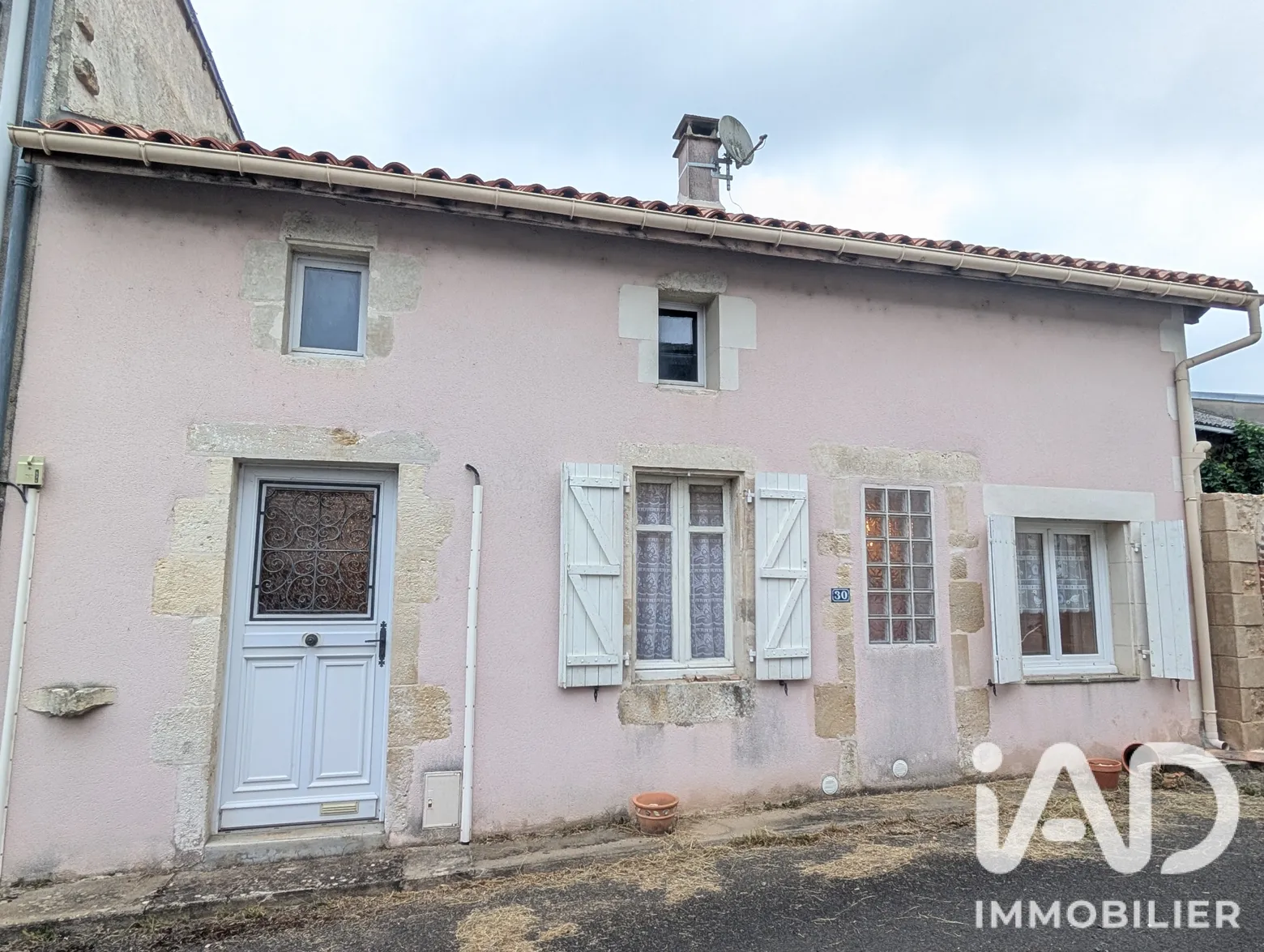 Vente maison à Mazerolles (86320) : maison de village 2 pièces 56 m² - 2105698 — 2