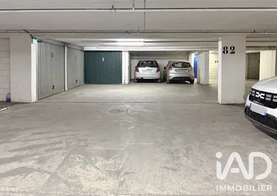 Parking à Paris (75012)