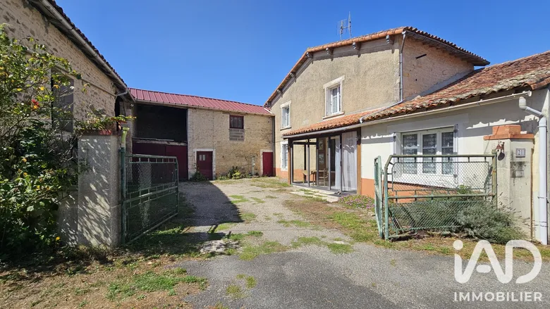 Maison 5 pièces 101 m² · à Charmé · 101 m² · 80 000 €