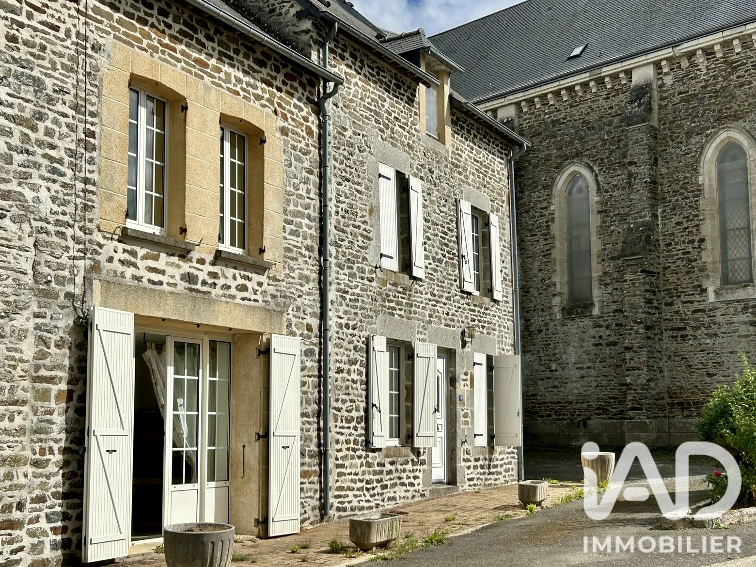 Vente maison à Javron-les-Chapelles (53250) : maison de village 7 pièces 212 m² - 2095902