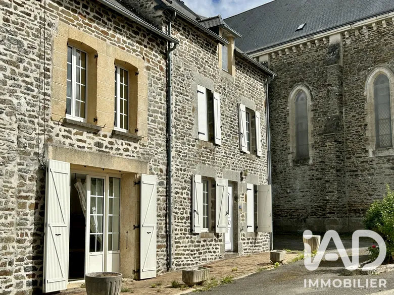 Maison 7 pièces 212 m² · à Javron-les-Chapelles · 212 m² · 129 000 €