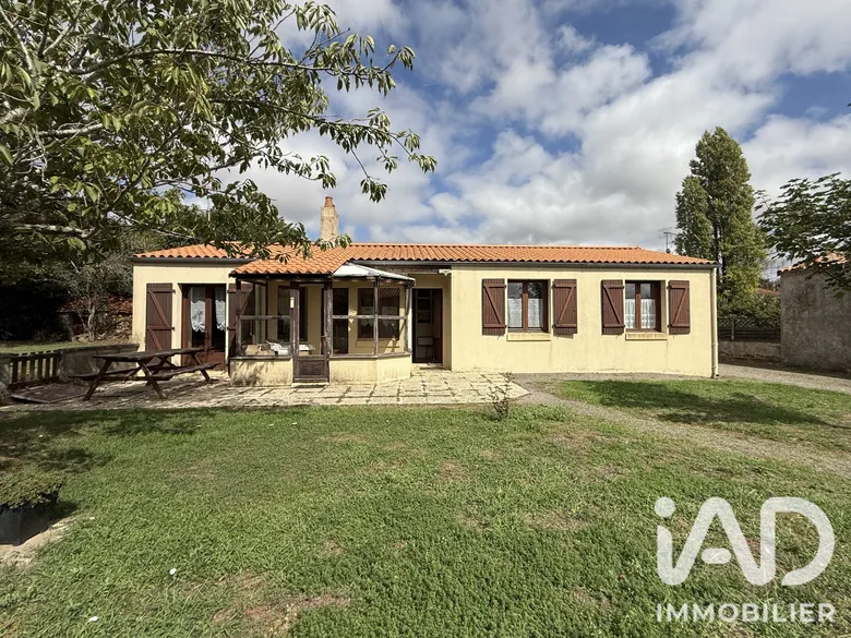 Maison 4 pièces 87 m² · à Saint-Maixent-de-Beugné · 86,9 m² · 130 000 €