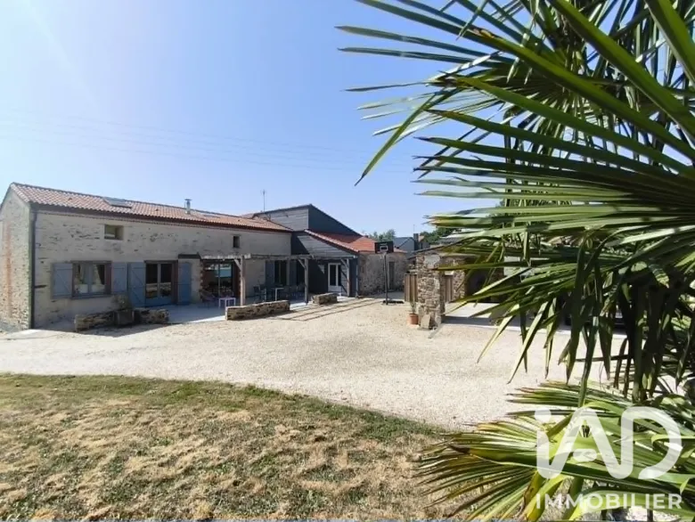 Maison 6 pièces 190 m² · à Saint-Martin-des-Noyers · 190 m² · 384 000 €
