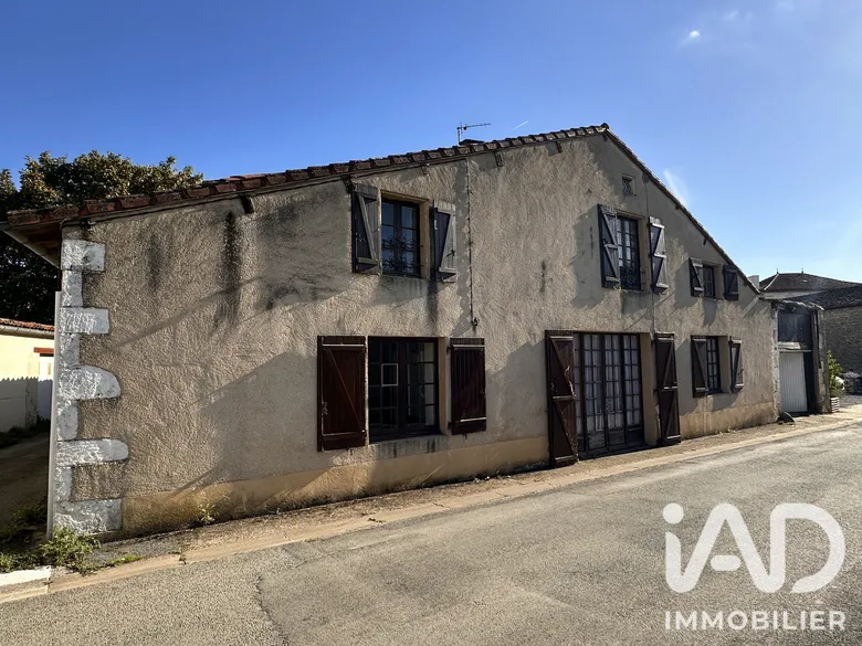 Maison 8 pièces 236 m² · à Limalonges · 236 m² · 116 000 €