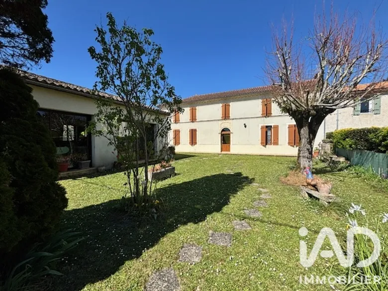 Maison 8 pièces 247 m² · à Saint-Georges-des-Agoûts · 247 m² · 263 500 €