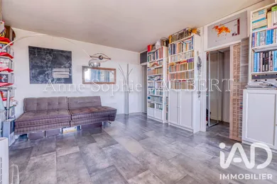 Apartment in Courbevoie (92400)