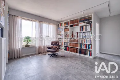 Apartment in Courbevoie (92400)