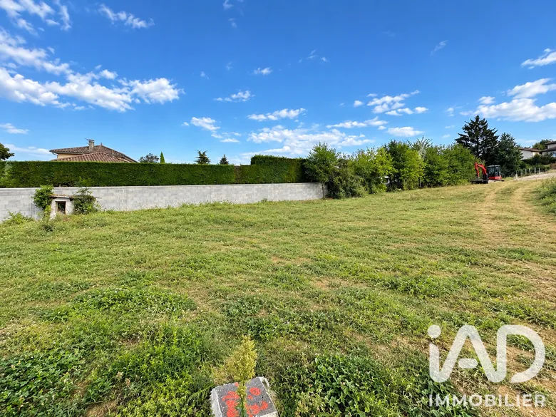 Terrain à bâtir à Assieu (38150) · 130 000 €