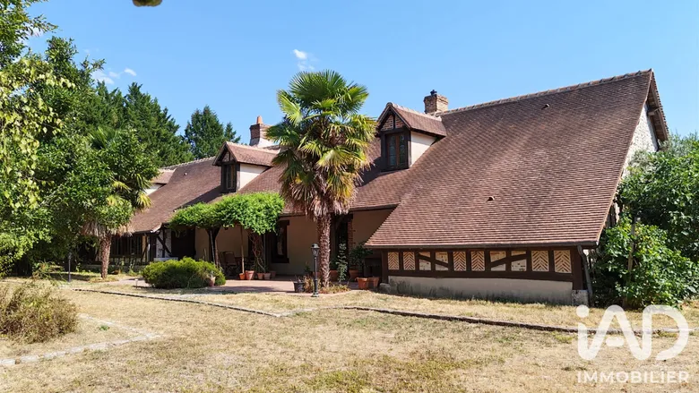 Maison 8 pièces 273 m² · à Gièvres · 273 m² · 429 000 €