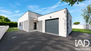 Architectural house in Saint-Hilaire (31410)