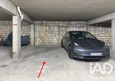 Parking à Paris (75010)
