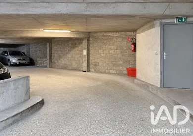 Parking à Paris (75010)