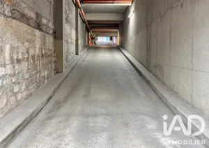 Parking in Paris (75010)
