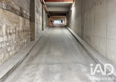 Parking à Paris (75010)