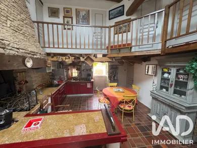 Maison de campagne à Vanzay (79120)