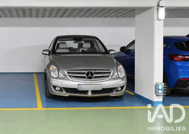 Parking in Paris (75019)