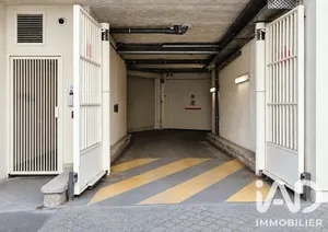 Parking à Paris (75019)