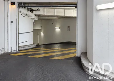 Parking in Paris (75019)