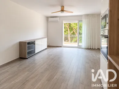 Appartement à Saint-Cyr-sur-Mer (83270)