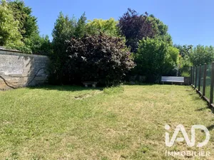 Land in Sens (89100)