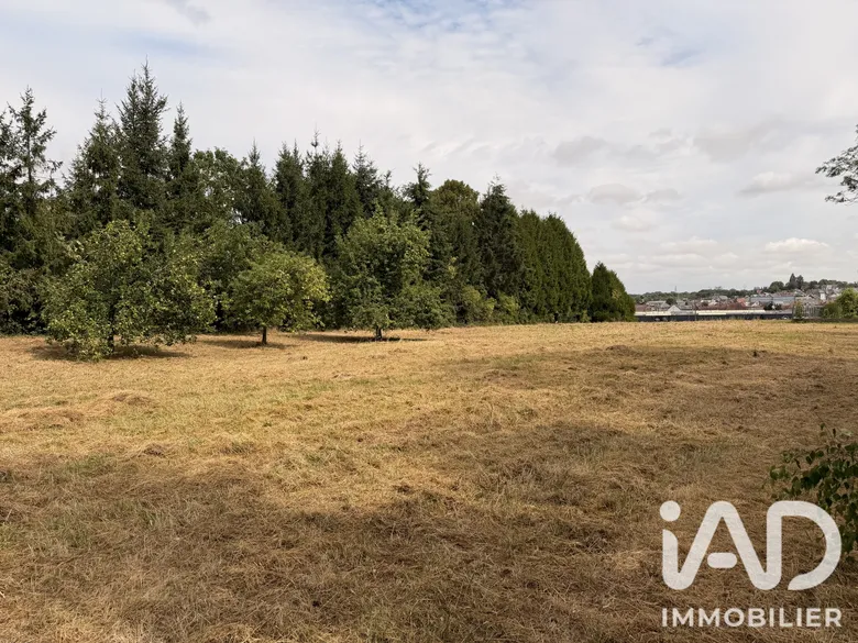 Terrain à Saint-Quentin (02100) · 210 000 €