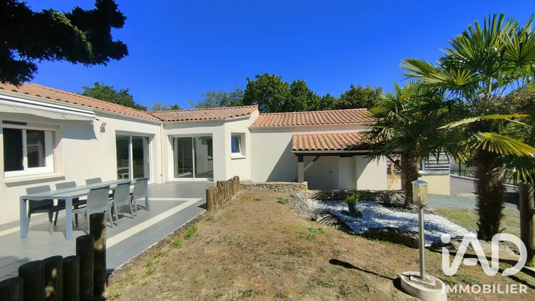 Maison 5 pièces 120 m² · à Saint-Avaugourd-des-Landes · 120 m² · 285 000 €