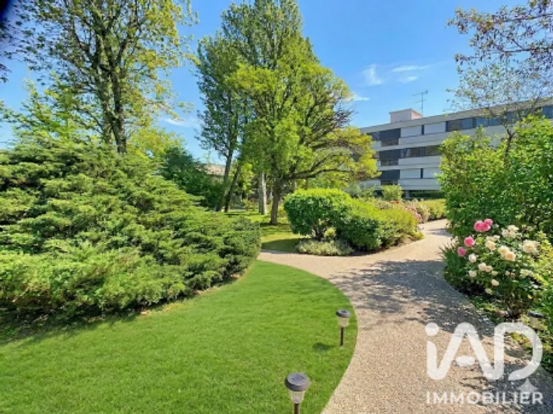 Appartement 5 pièces 101 m² · à Sèvres · 101 m² · 440 000 €